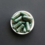 Prise quotidienne possible avec Earthborn Elements Spiruline, intégration simple à votre routine.
