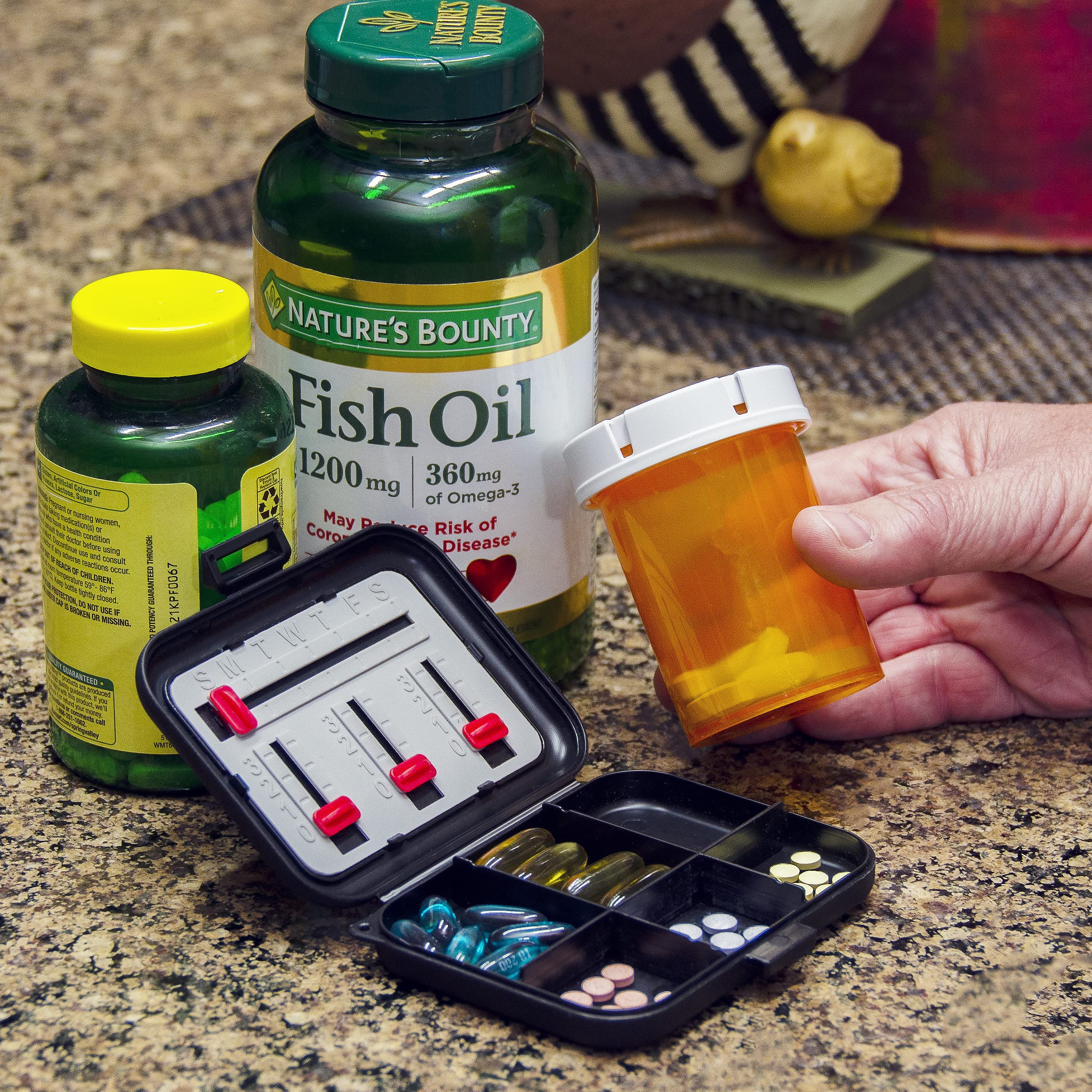 Pill Popper Easy To Use Products: rangement securise des pilules en déplacement.