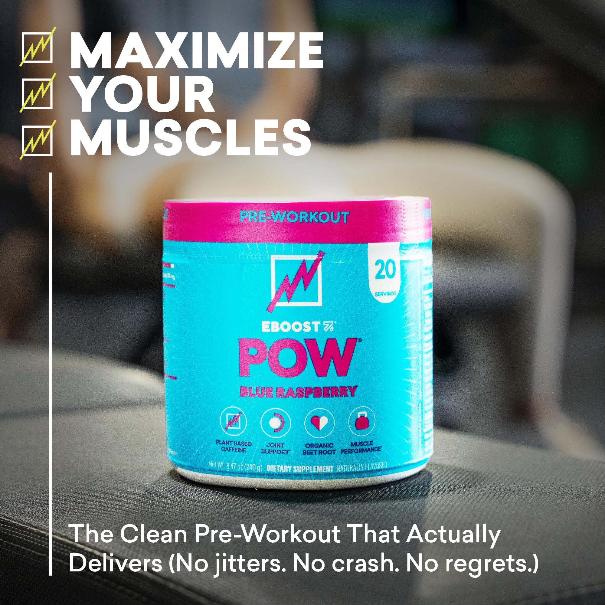 EBOOST POW doseur et gobelet montrant l'effervescence parfaite avant l'entrainement.