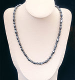 Ecooon hematite collier magnétique, perles diamant 6mm, gros plan texture soyeuse