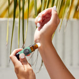 Edens Garden Muscle Relief Roll-On, étui élégant et pratique pour le quotidien.