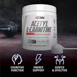 Verre transparent mettant en évidence la texture en poudre de l’Acétyl L-Carnitine.