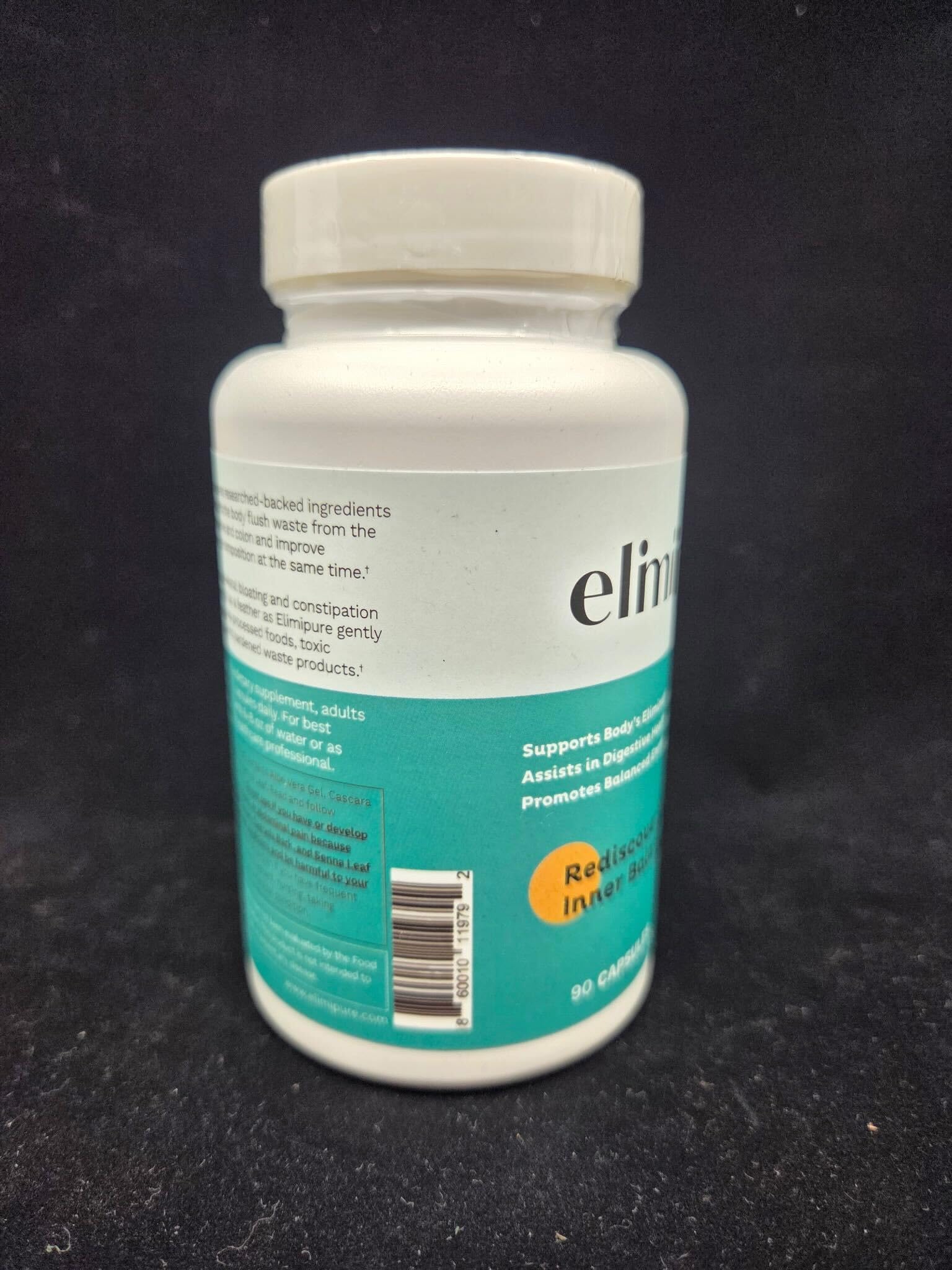 Elimipure Gut Cleanse, capsules posées, formulation naturelle pour la digestion.