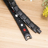 Nettoyage doux et entretien facile du bracelet Emmori noir.
