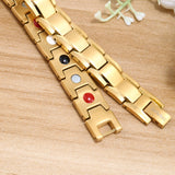 Bracelet Emmori porté au poignet, look moderne et confortable.