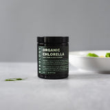 Erbology chlorelle poudre salade: ajoute une touche verte riche en fer et phosphore.