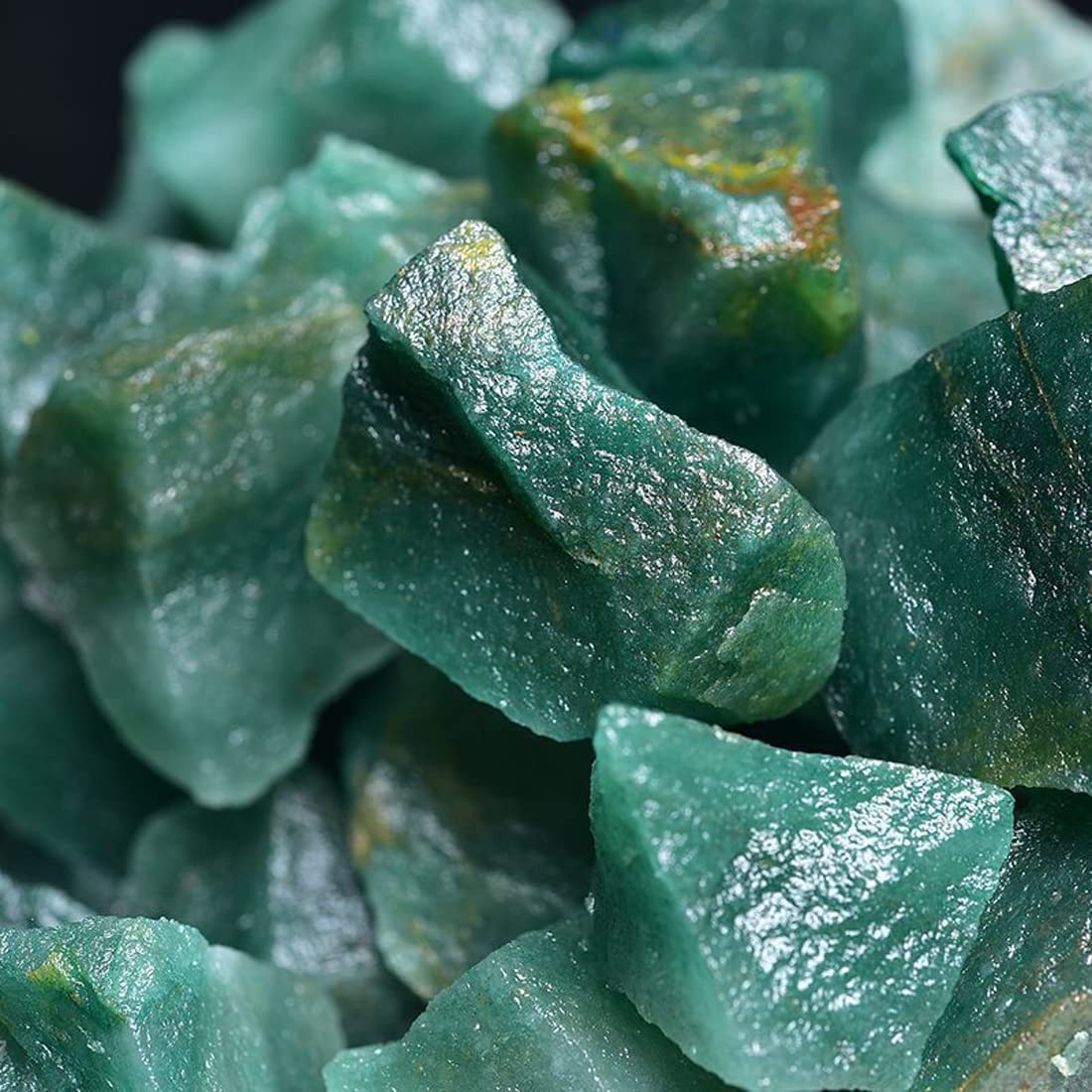 Pierre pour polissage Erliway, aventurine verte, utilisée en bijouterie et créations décoratives.