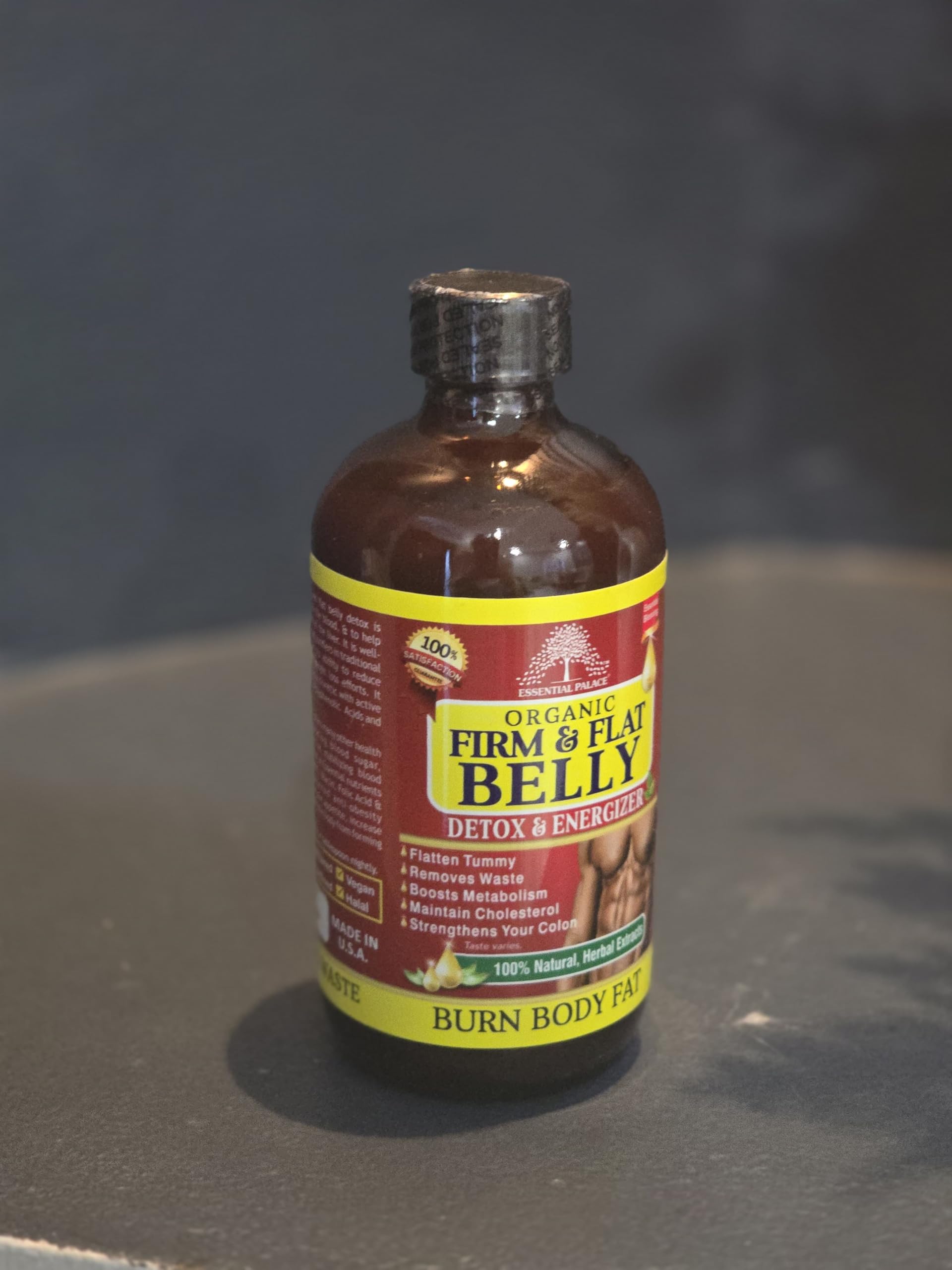 Bouteille Essential Palace Detox Énergisant prête pour votre routine bien-être quotidienne.