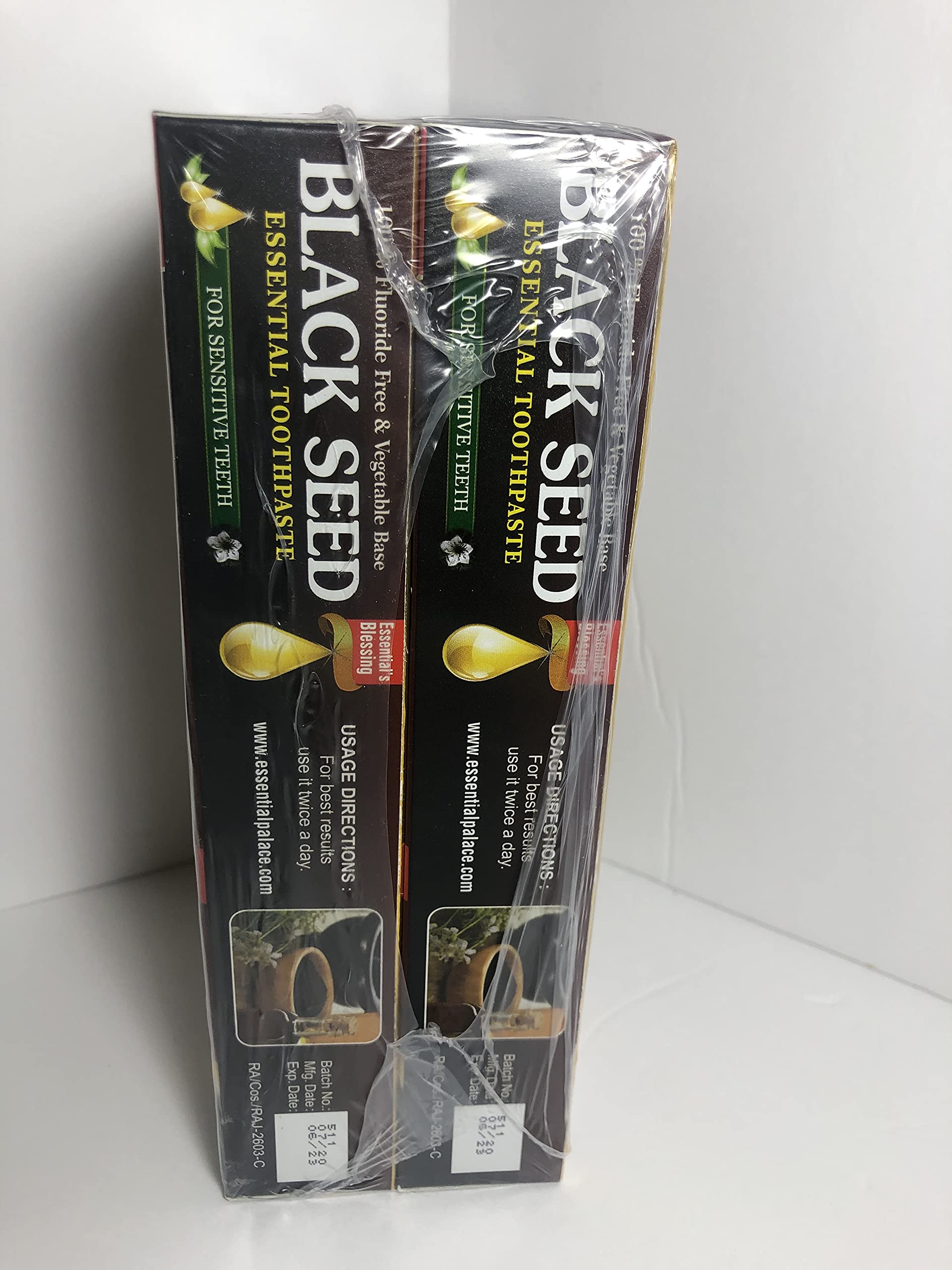 Essential Palace dentifrice bio texture crèmeuse pour un brossage doux et efficace.