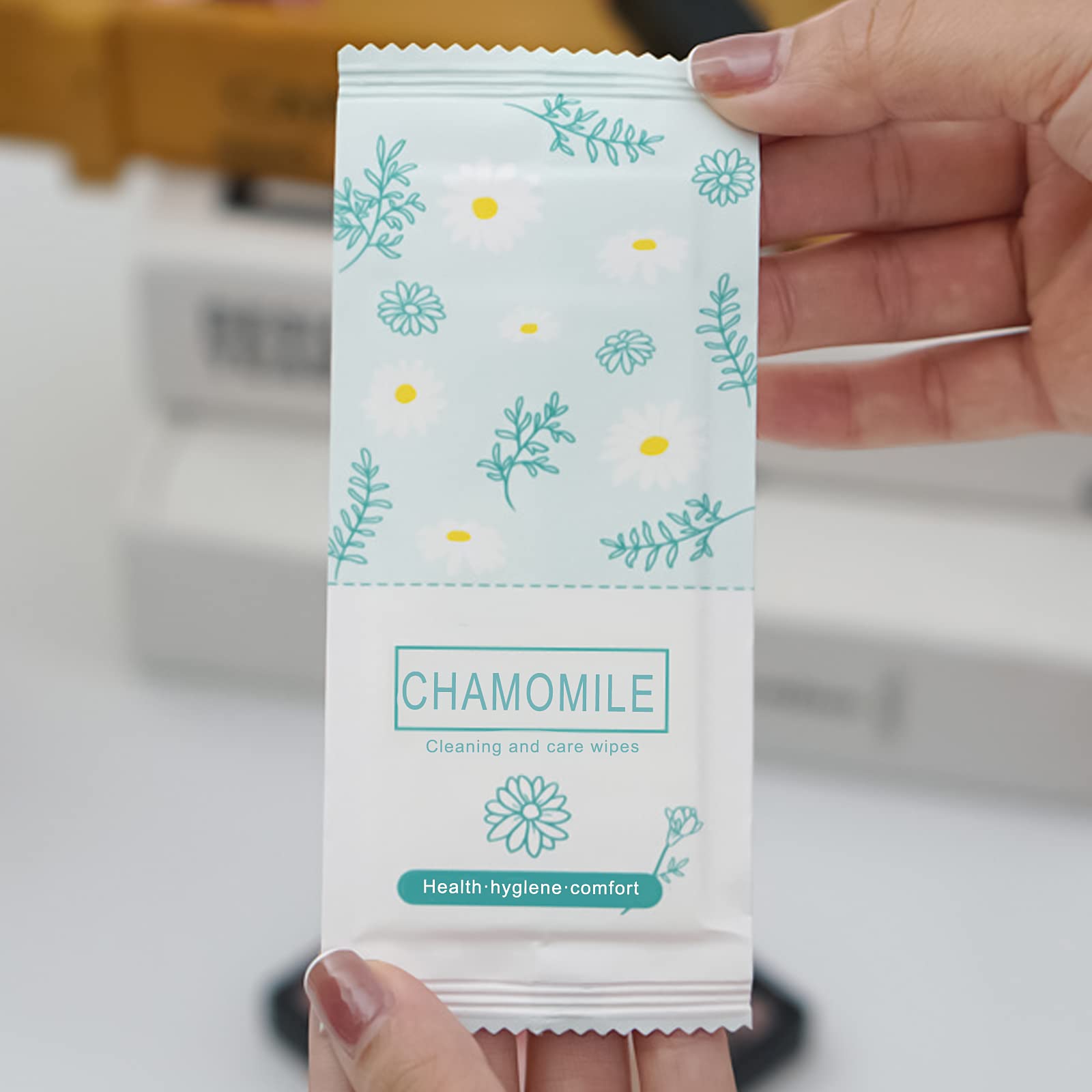 Lingettes Etenpo pH équilibré sans alcool, respectueuses de la peau.