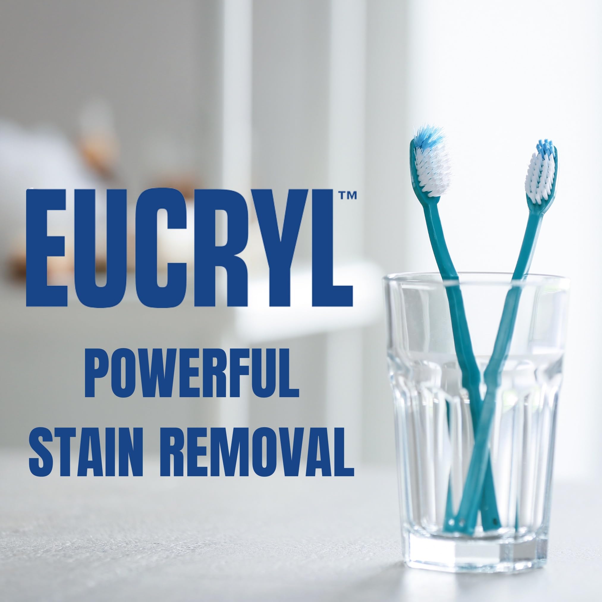 Brosse-dents en action avec Eucryl Freshmint, brossage confortable