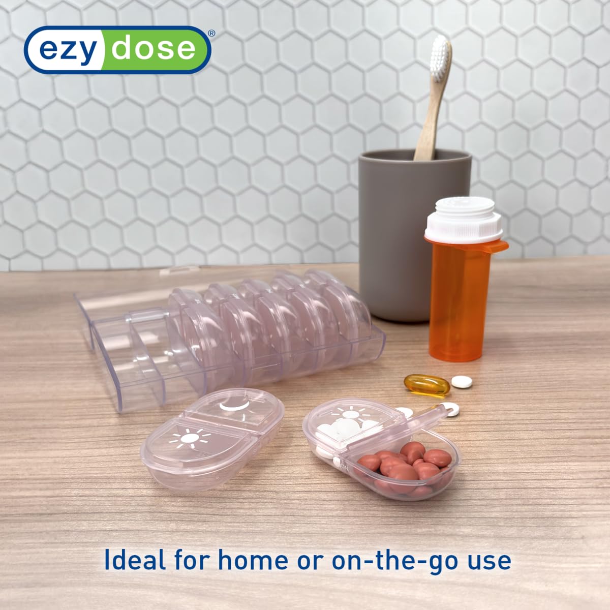 EZY DOSE: matériau sans BPA pour stockage sûr des pilules.