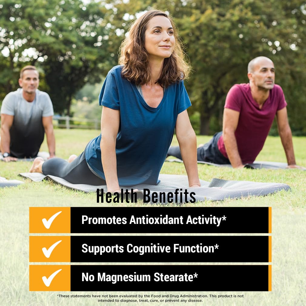 Gros plan sur la poudre dorée du Turmeric Curcumin FarmHaven.