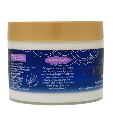 Application mains Feather & Down, massage apaisant et hydratation rapide.