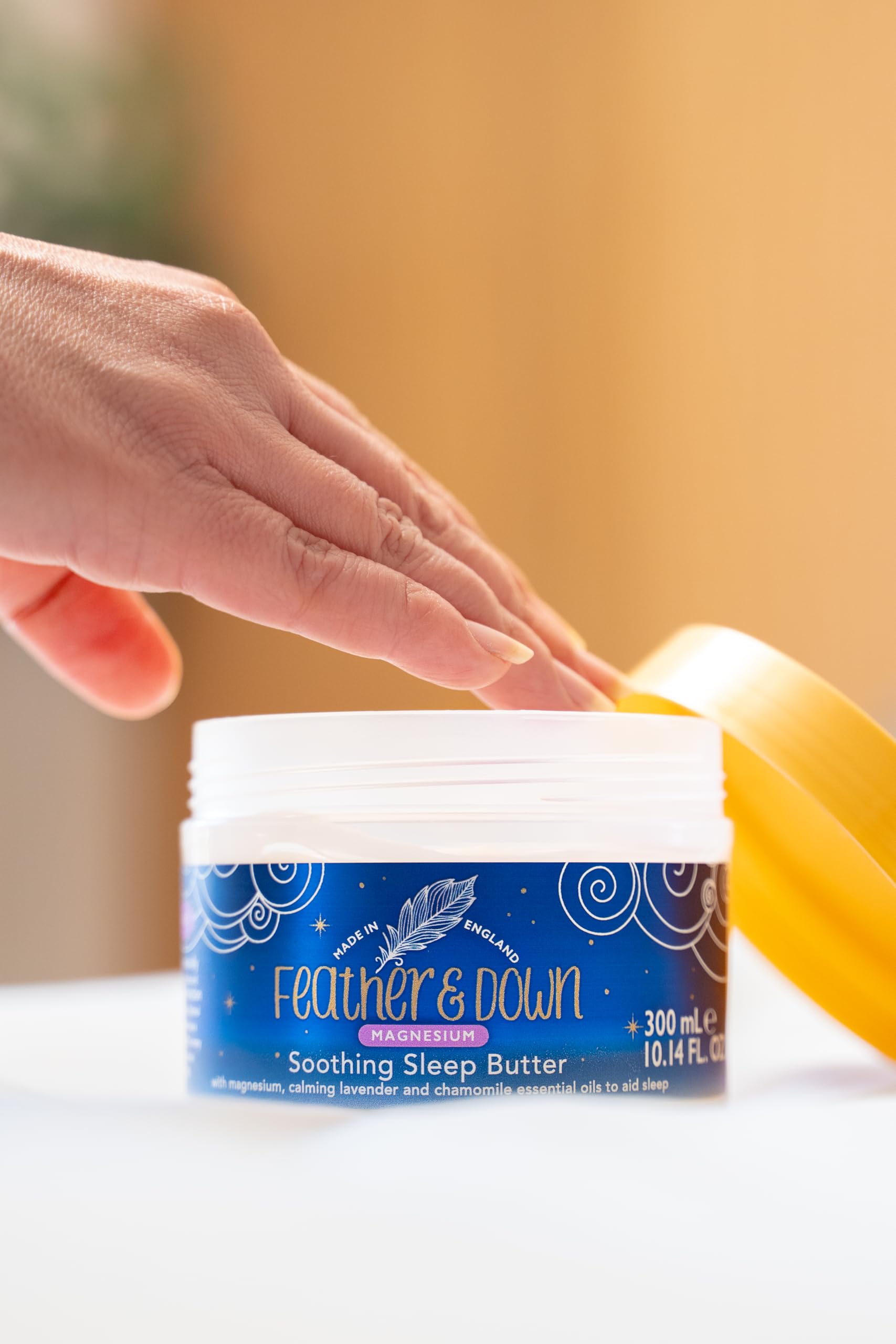 Texture de beurre riche Feather & Down fondant sur la peau pour nourrir.