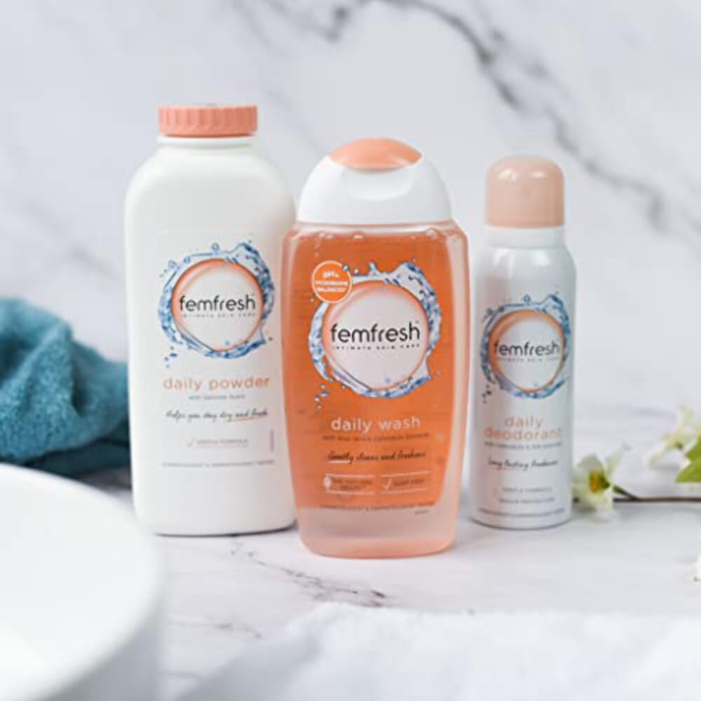 Femfresh logo sur le flacon, assurant sécurité et fiabilité.