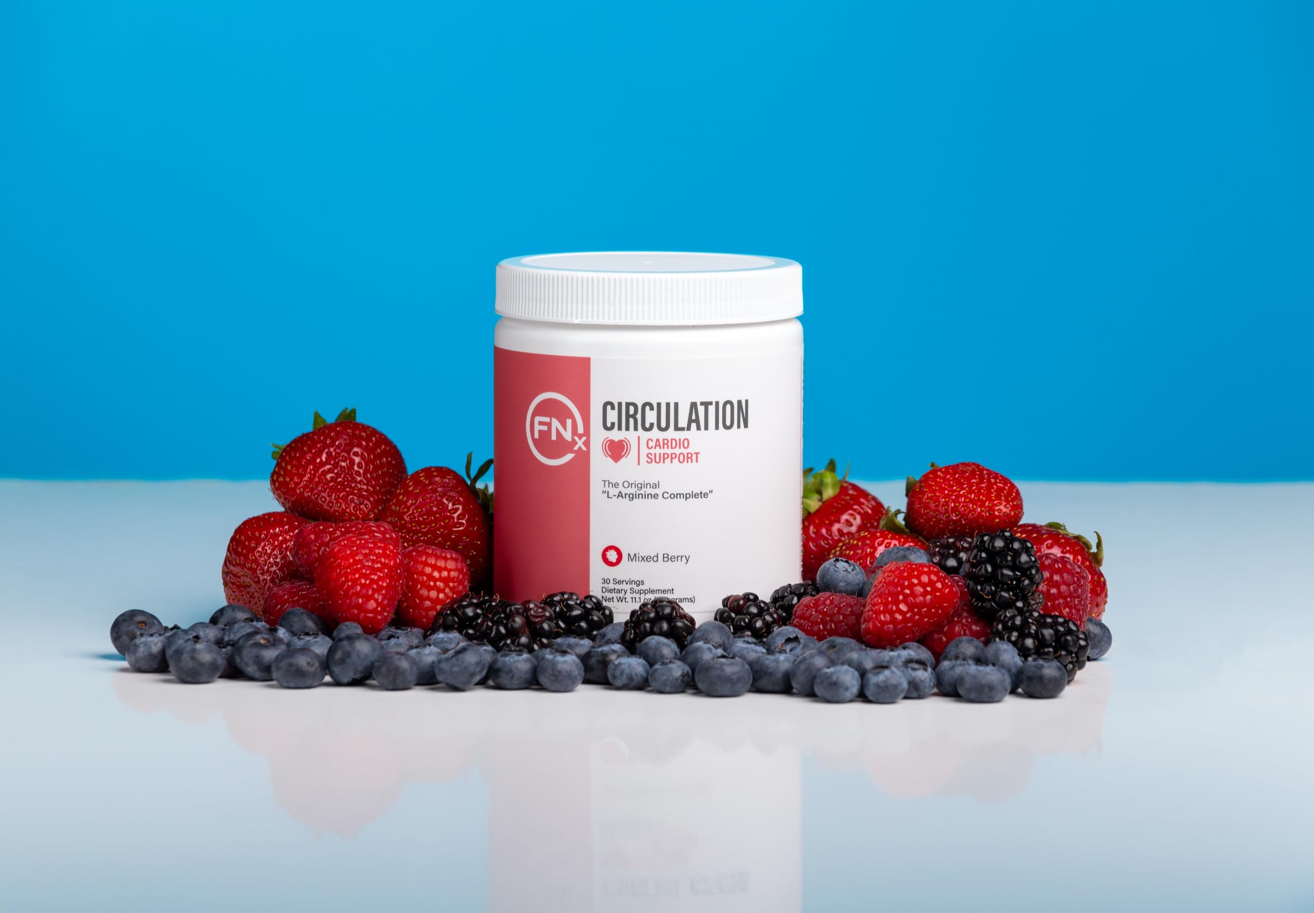 Fenix Nutrition L-Arginine Complete dans un verre d'eau, mélange facile pour l'endurance.