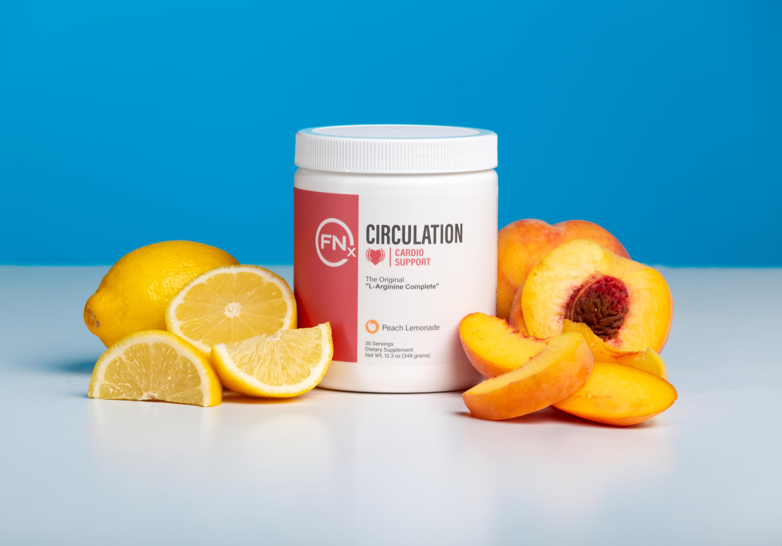 Scoop et verre d'eau avec L-Arginine Complete, mélange facile