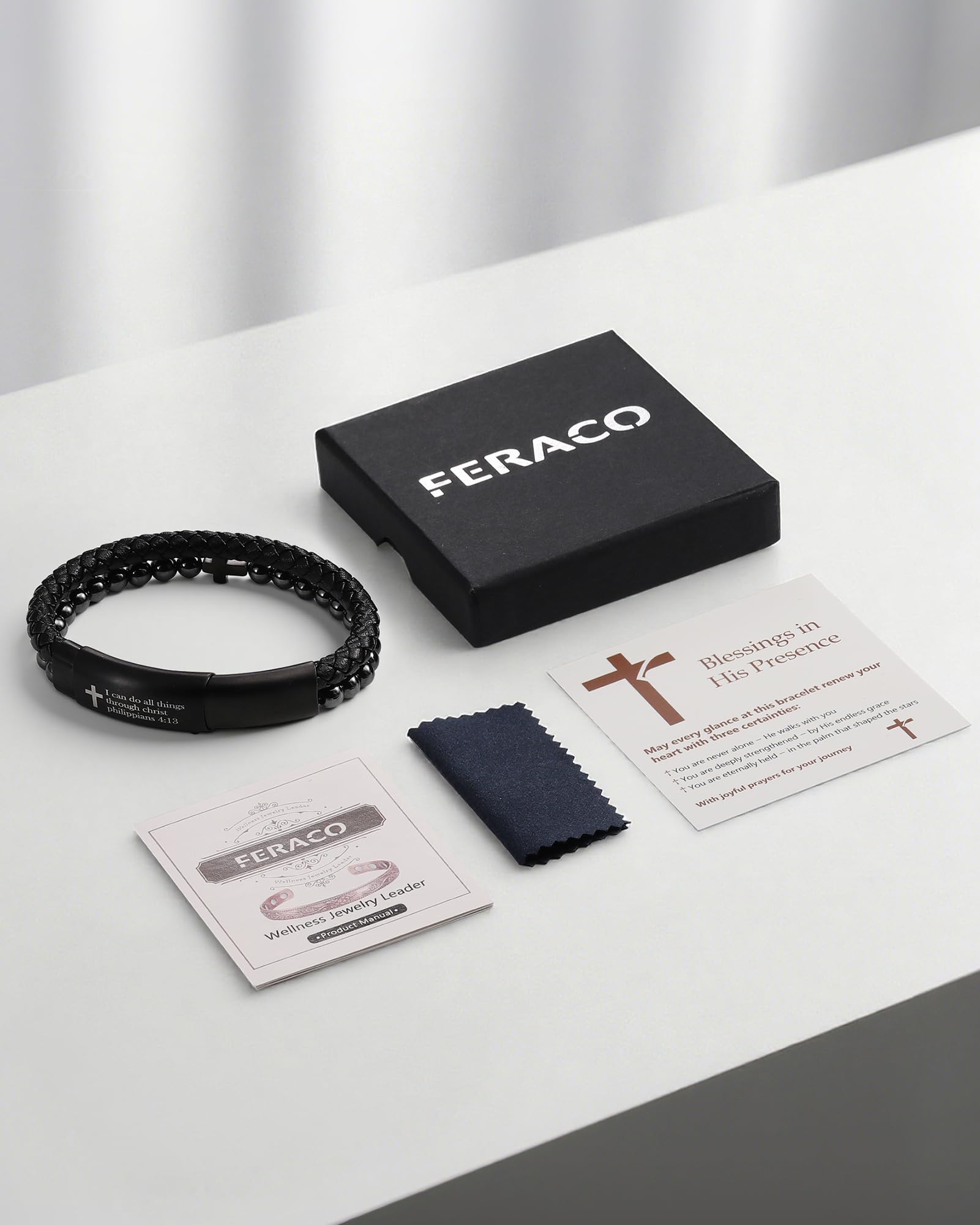 Feraco bijou spirituel cross, symbole de foi et style moderne.