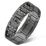 Feraco bracelet magnétique trois rangs gris sur poignet, élégant et discret.