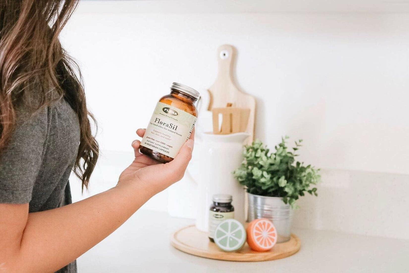 Ambiance bien-être FloraSil – éclat potentiel pour cheveux et peau.