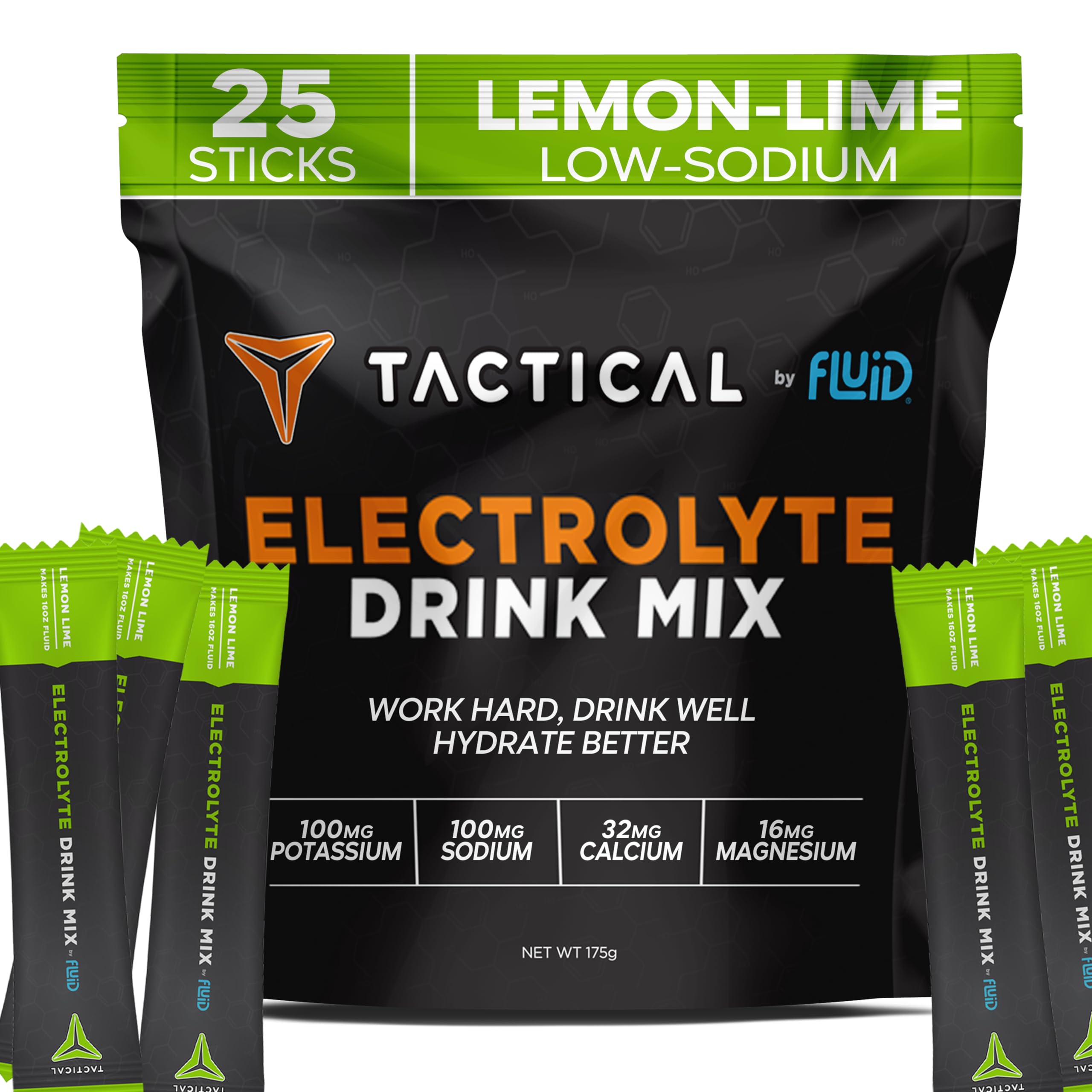 Fluid Tactical paquets d'électrolytes près d'une bouteille d'eau, hydratation rapide.