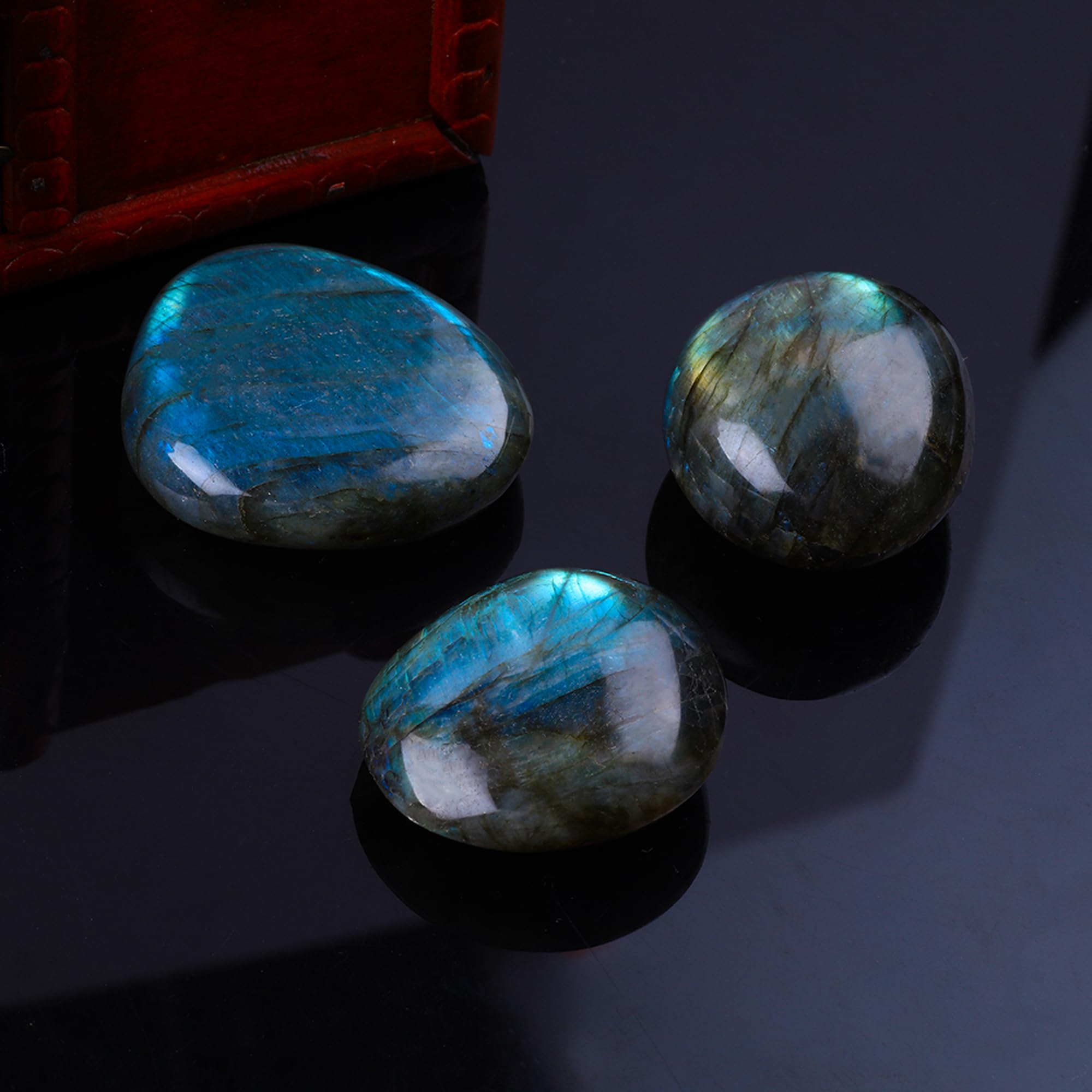 FORBY Labradorite-taille-3-5cm, compagnon portable pour le quotidien.