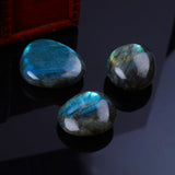 FORBY Labradorite-taille-3-5cm, compagnon portable pour le quotidien.