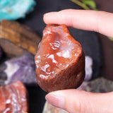 Forby pierres brutes Madagascar couleurs naturelles révélées par humidification pour déco