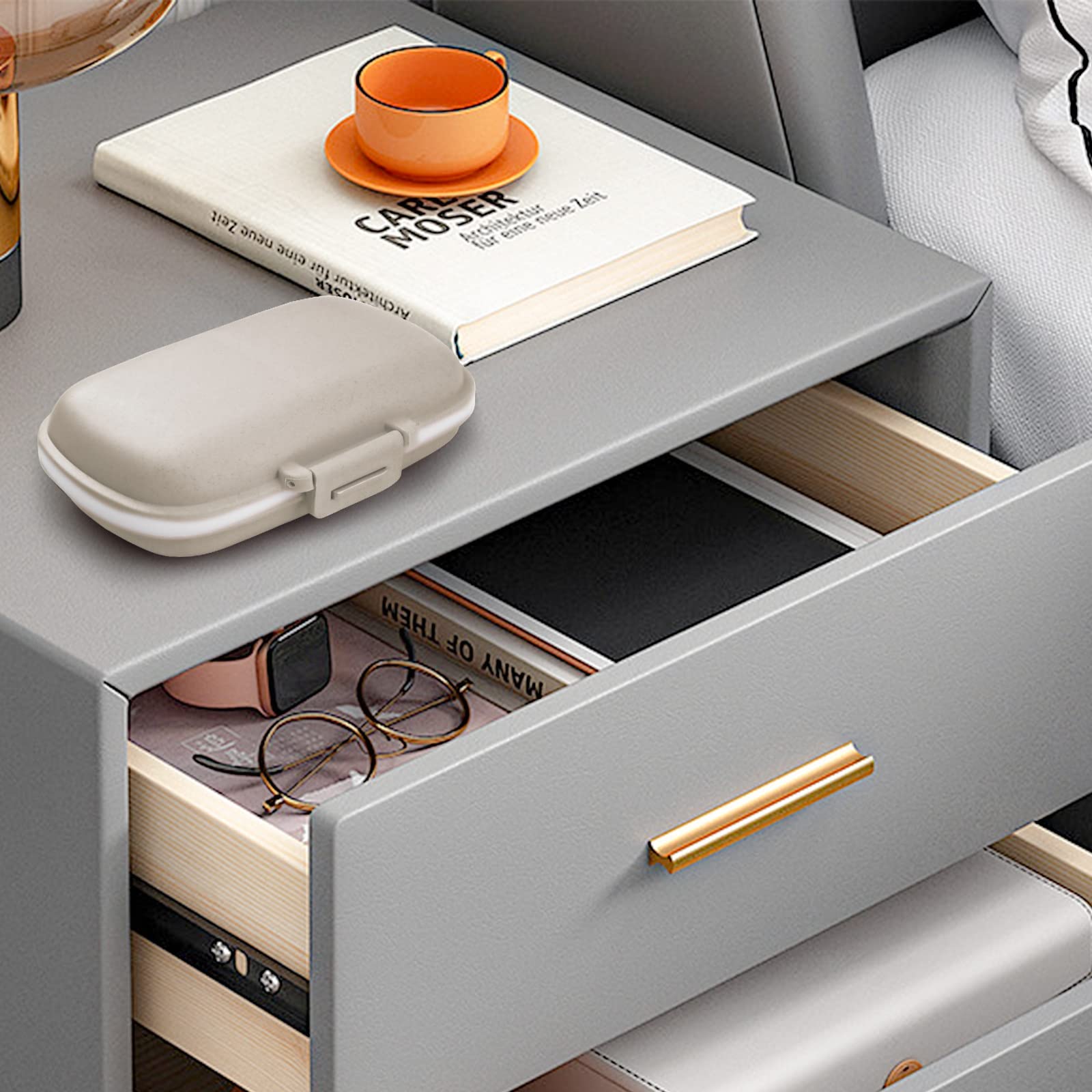 Fouews design beige discret s’intègre à vos accessoires quotidiens.
