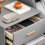 Fouews design beige discret s’intègre à vos accessoires quotidiens.