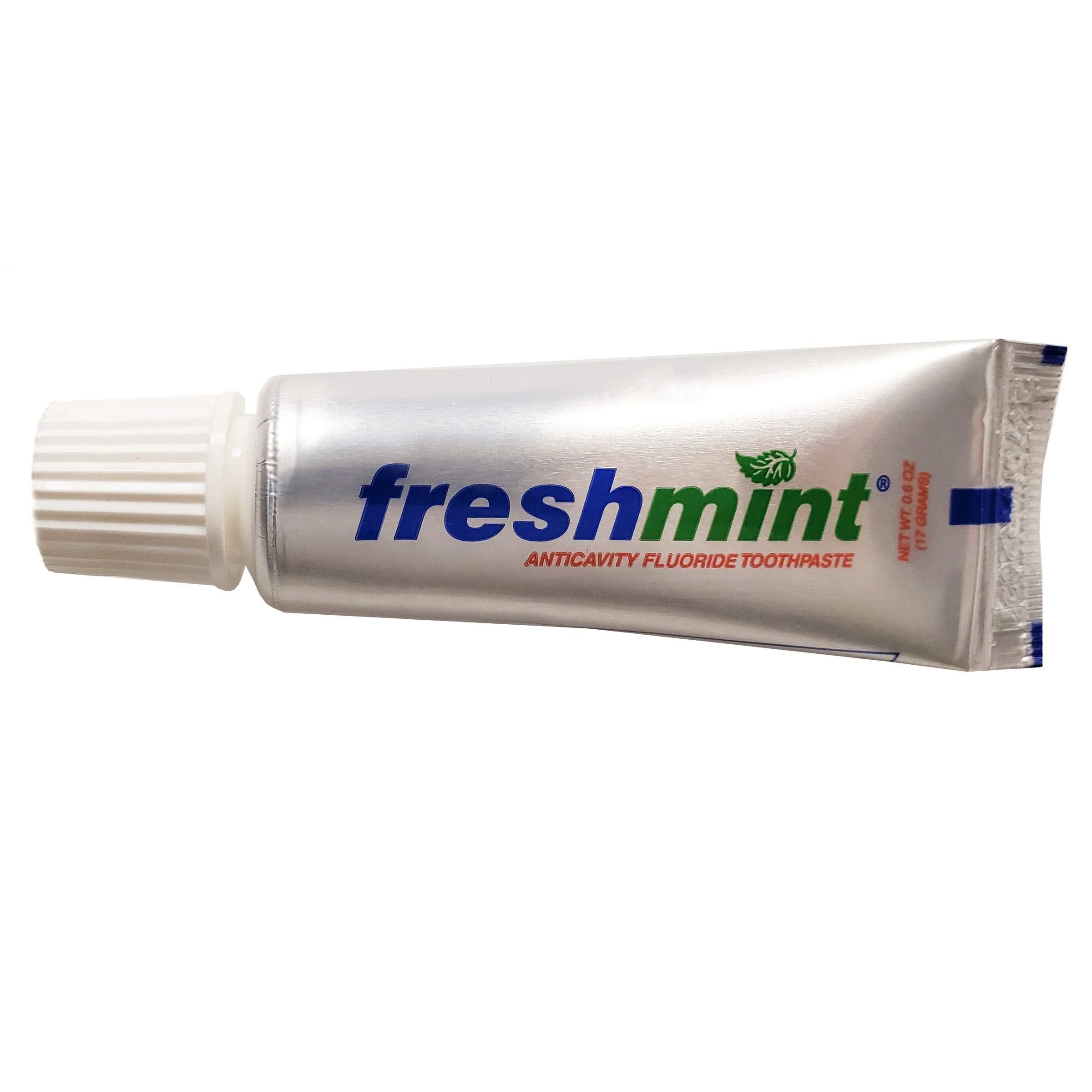 Freshmint: tube métallique blanc prêt pour un usage quotidien.