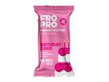 Barre Fro Pro protéinée végétale au goût gâteau-anniversaire avec emballage individuel.