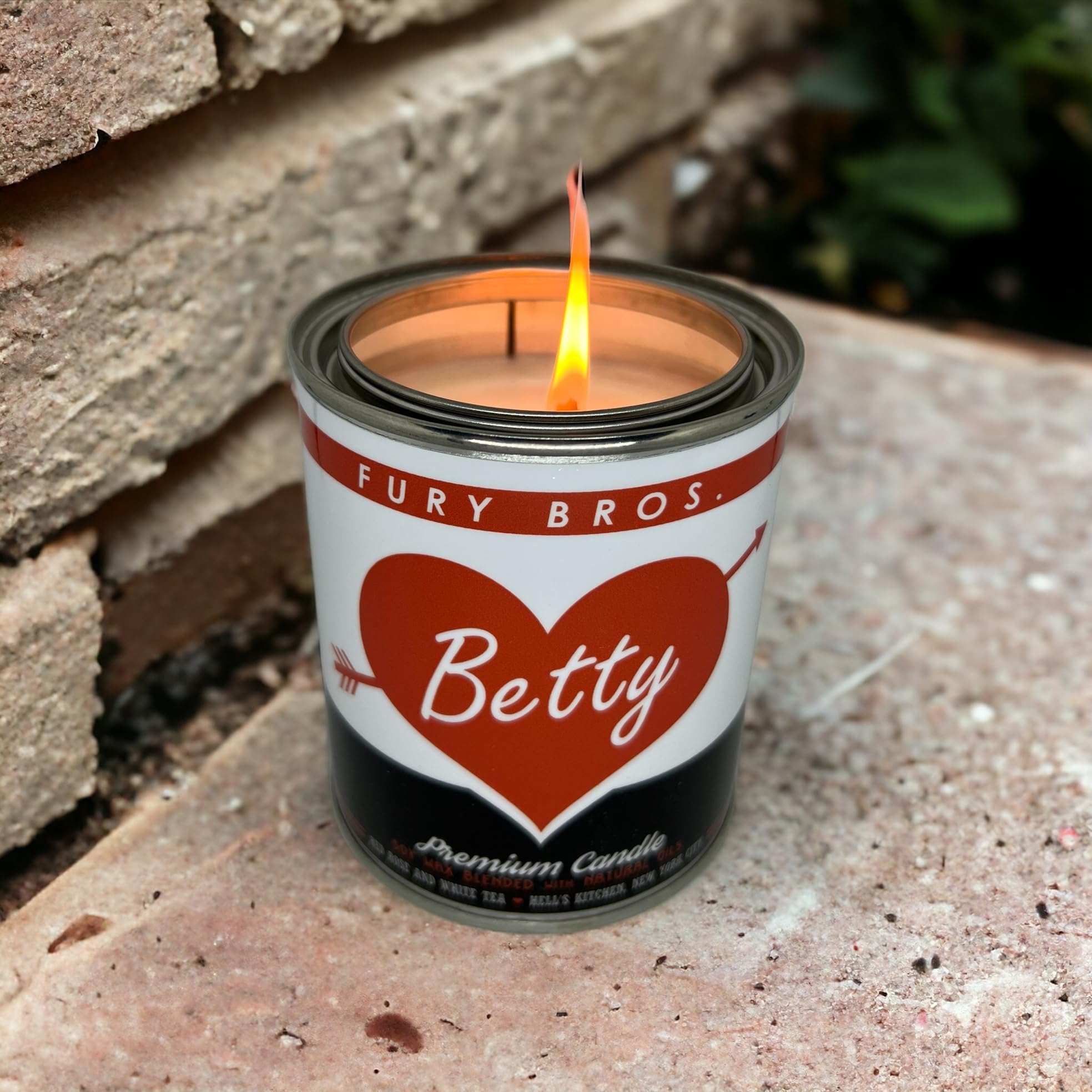 Bougie Fury Bros Betty – Mèche coton pour brûlage net et constant.