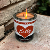 Bougie Fury Bros Betty – Mèche coton pour brûlage net et constant.