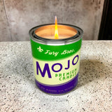 Notes cuir et feu de camp dans la bougie Fury Bros pour ambiance masculine.