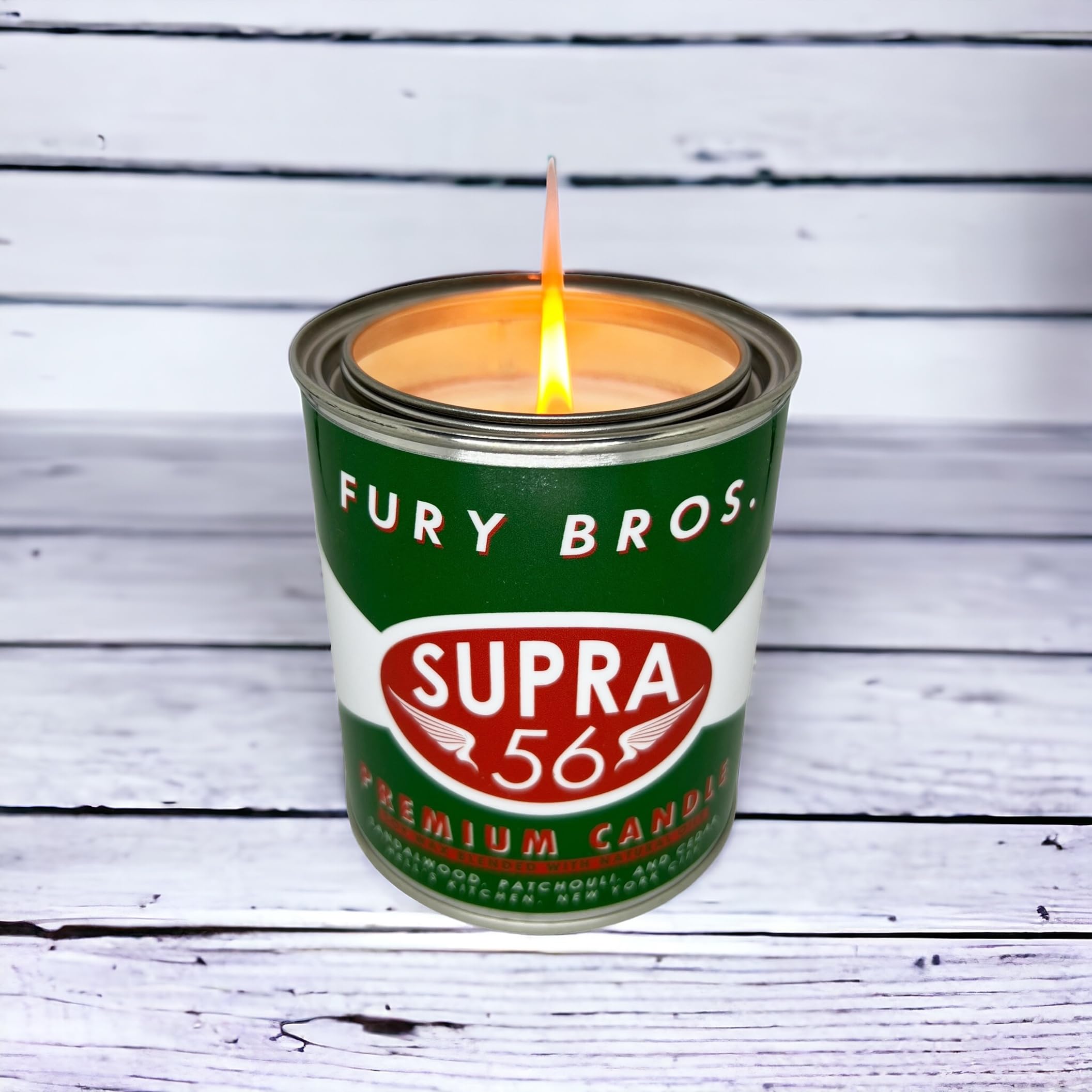 Design vintage Fury Bros Supra56 avec étiquette et boîtier rétro.