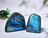 FZBHRO Labradorite couleurs bleues et grises sur plateau décoratif.