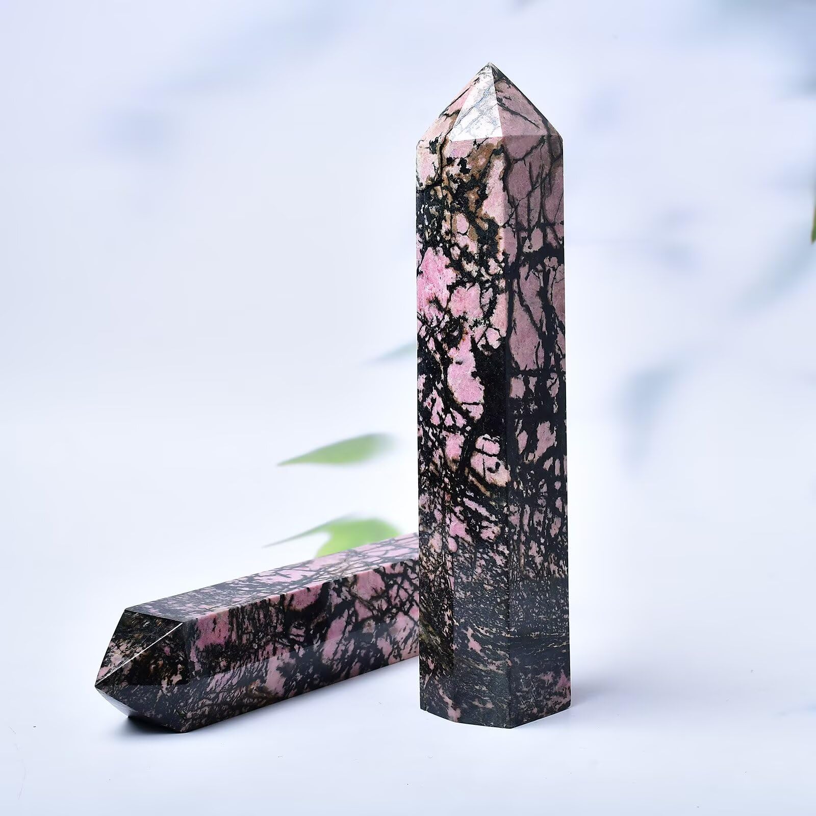 Rhodonite FZBHRO utilisé comme outil de relaxation et centrage lors du yoga