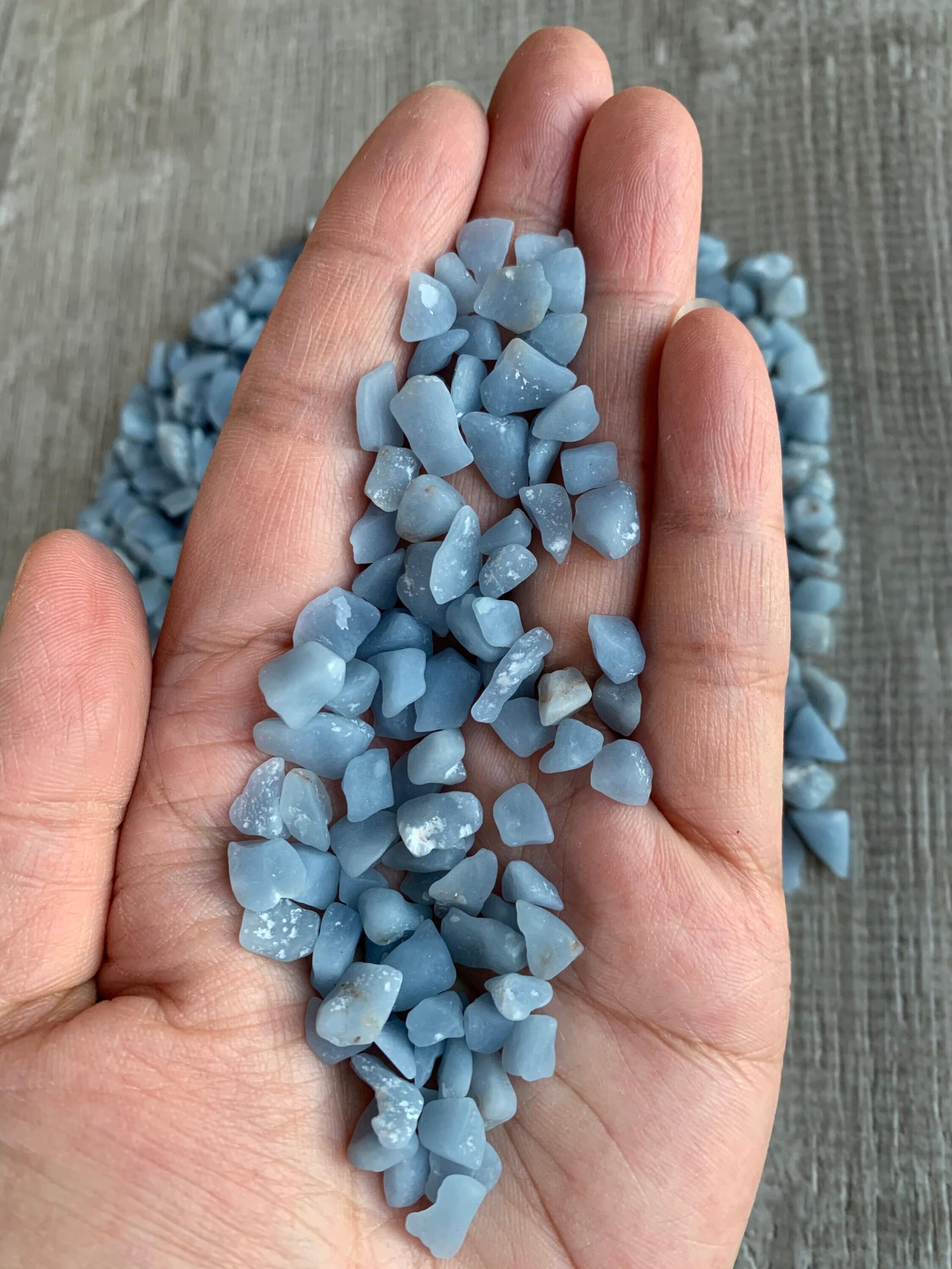 Chips 4–8 mm Angelite GAF TREASURES, ajout de couleur et dimension.