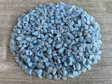Angelite chips écrasés GAF TREASURES, parfaits pour bijoux et miniatures.