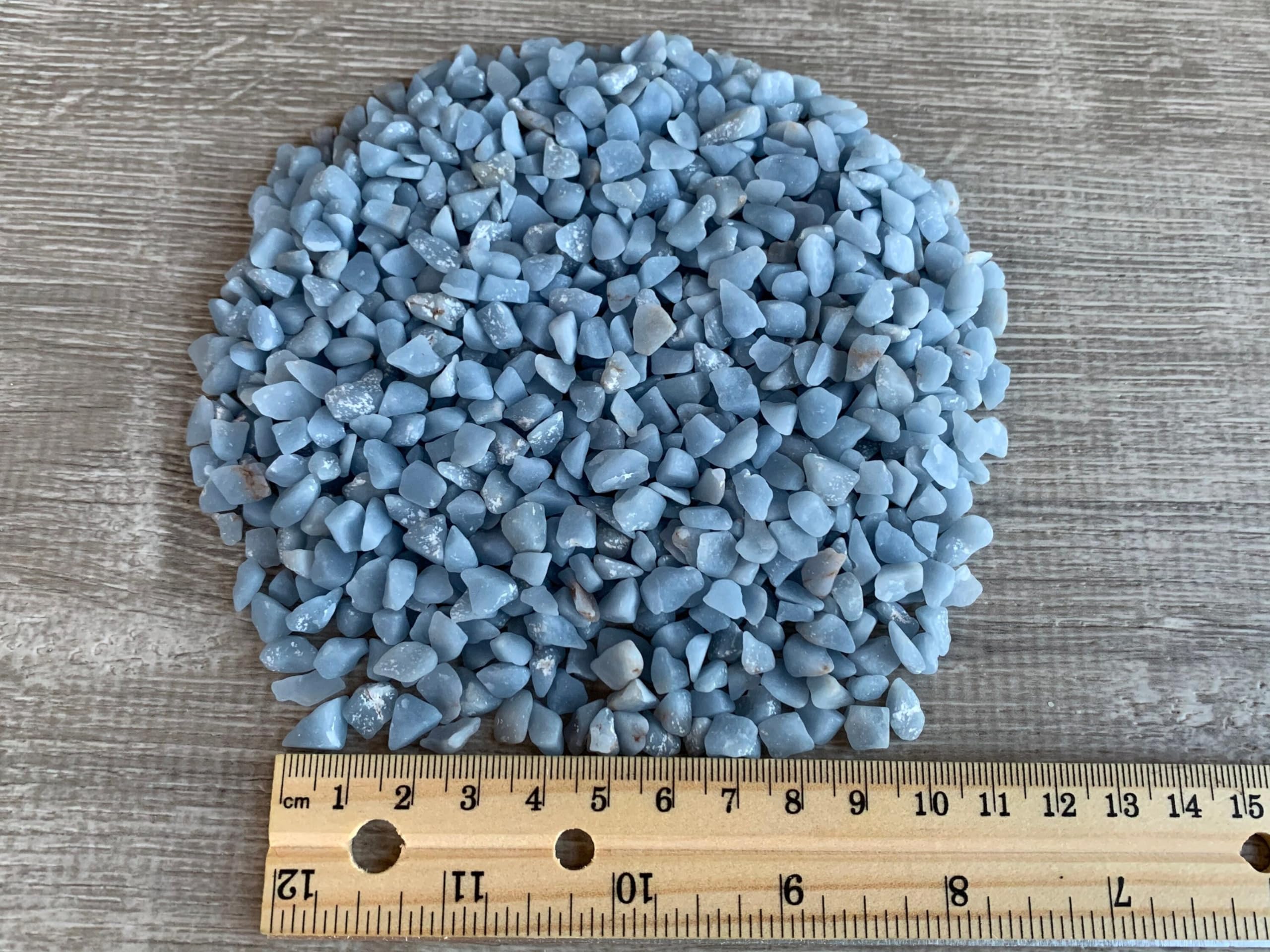 Chips Angelite irréguliers GAF TREASURES, texture naturelle pour arts et bricolage.