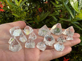 GAF TREASURES Apophyllite-pointe: pointe scintillante adaptée à la méditation et purification d’espace.