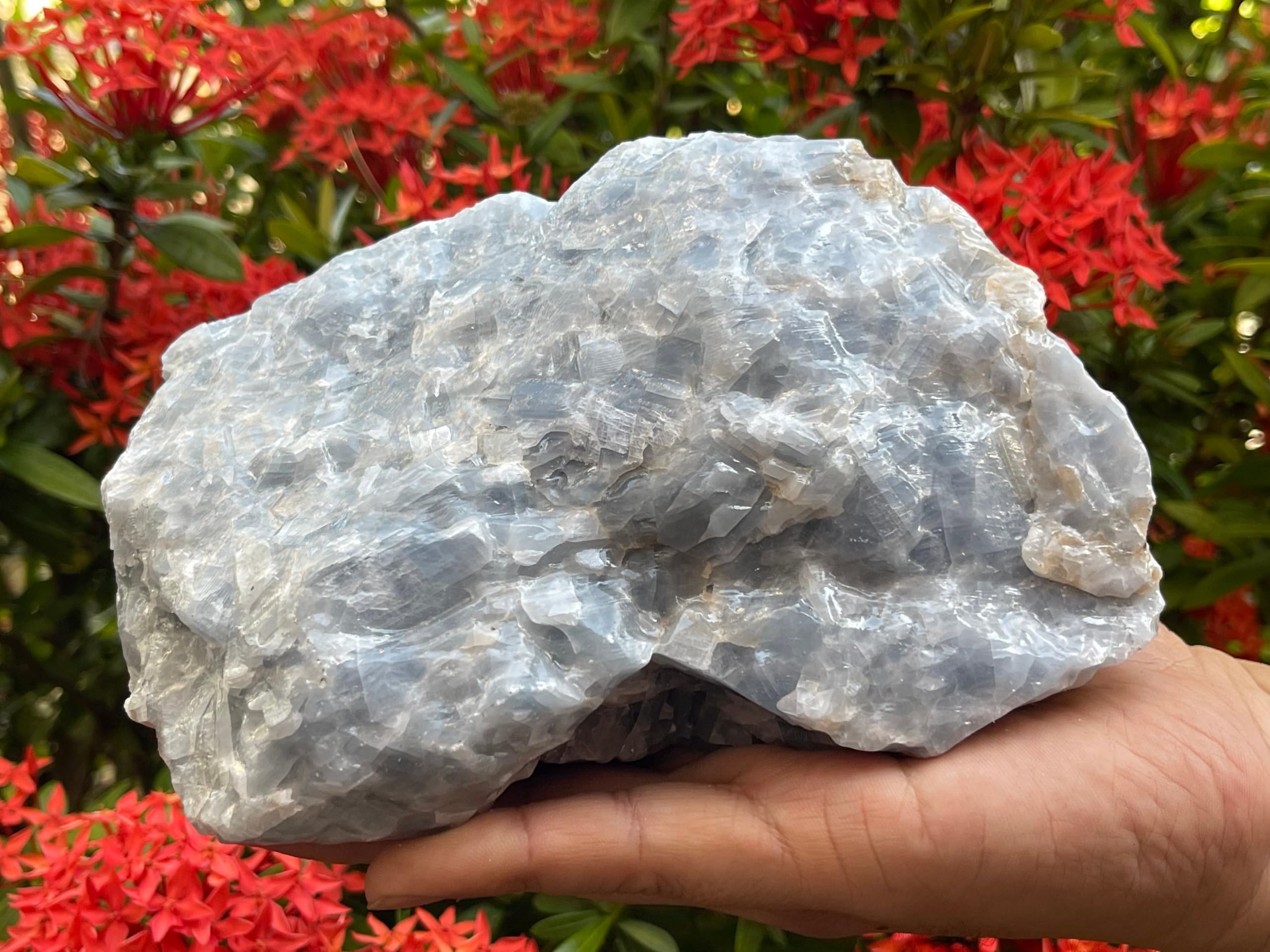 Calcite bleue brute GAF TREASURES, échantillon unique pour expériences sensorielles.