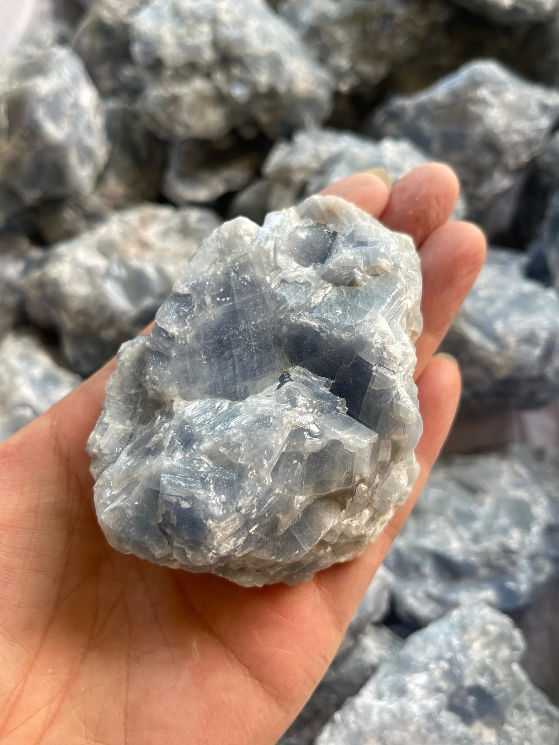 Calcite bleue brute GAF TREASURES, grande taille pour décoration et méditation.