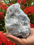 Calcite bleue brute GAF TREASURES, grand morceau pour affichage et énergie apaisante.