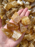 GAF TREASURES Calcite brute petite taille, idéale pour façonnage et polissage.