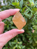 GAF TREASURES Calcite brute pistache, abondance et nouvelles perspectives.