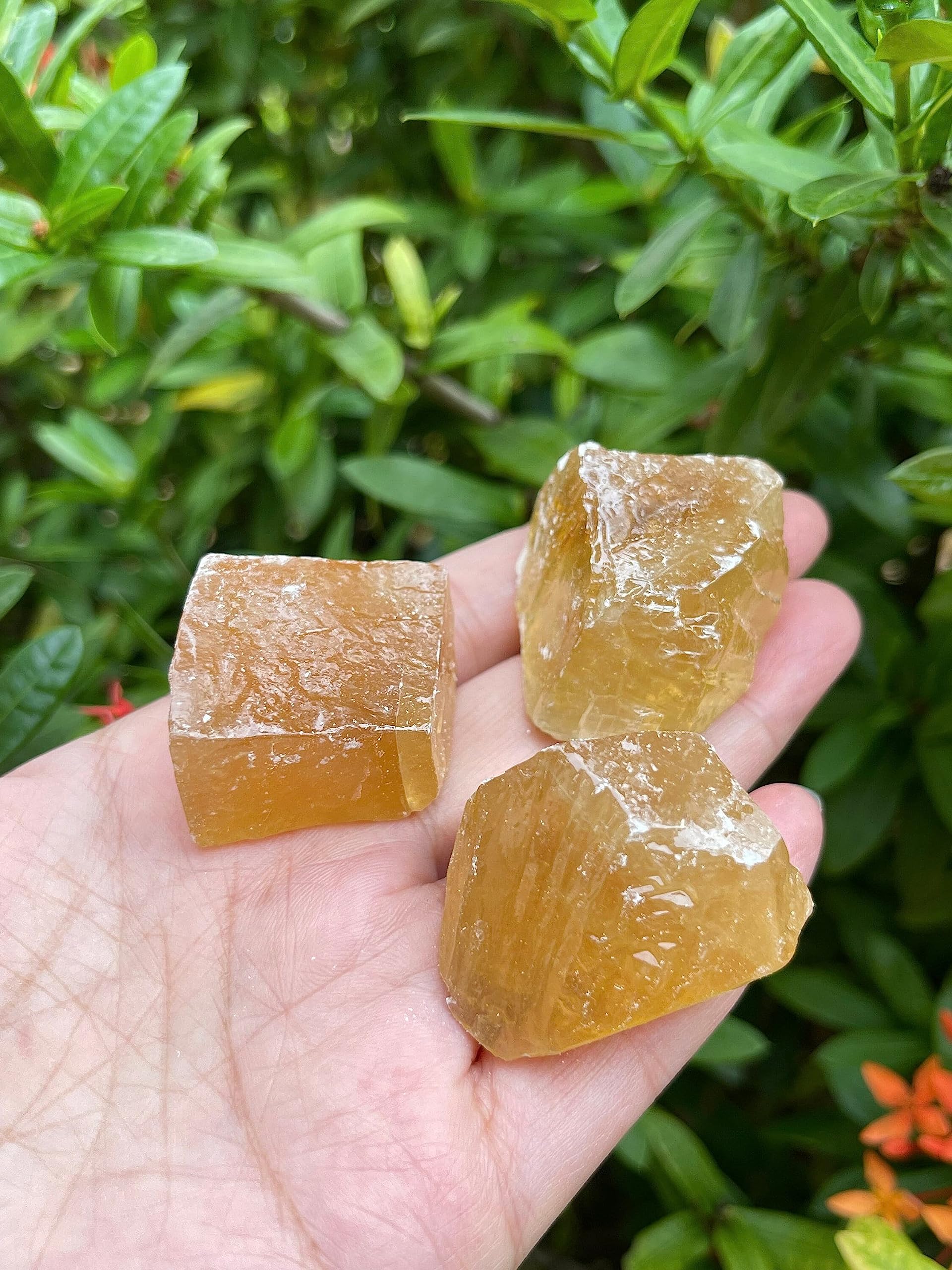 GAF TREASURES Calcite brute variée, pierres uniques et colorées pour décor.