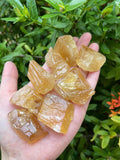 GAF TREASURES Calcite brute verte, énergie équilibrante et décor naturel.